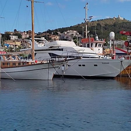 Boat & Breakfast Lucretia, Luxury Yacht Hotel อาร์บาตักซ์ ภายนอก รูปภาพ