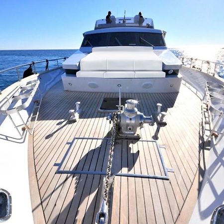 Boat & Breakfast Lucretia, Luxury Yacht Hotel อาร์บาตักซ์ ภายนอก รูปภาพ