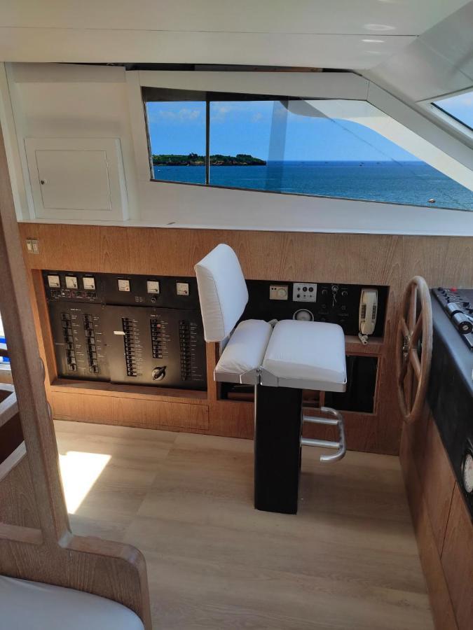 Boat & Breakfast Lucretia, Luxury Yacht Hotel อาร์บาตักซ์ ภายนอก รูปภาพ