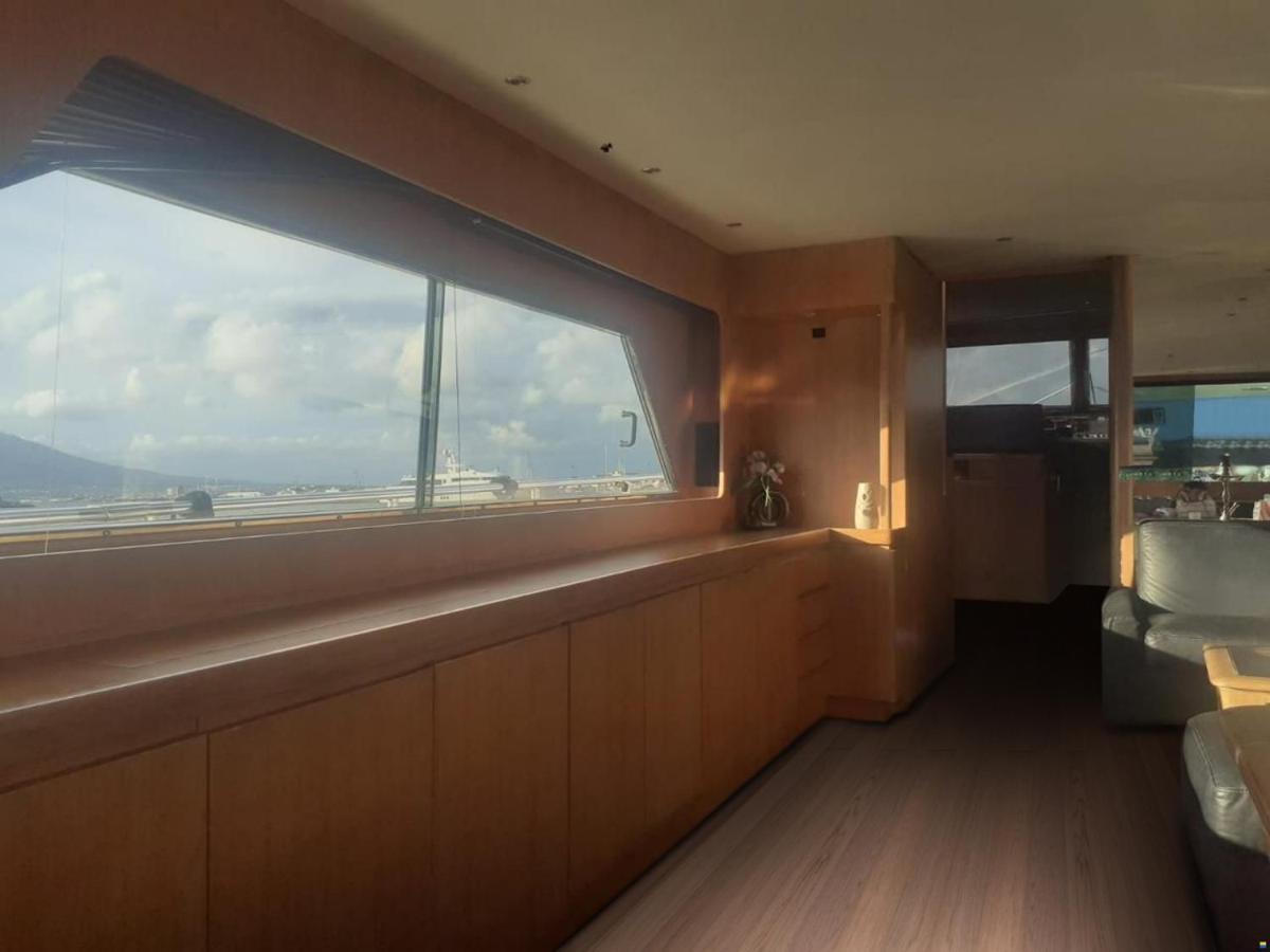 Boat & Breakfast Lucretia, Luxury Yacht Hotel อาร์บาตักซ์ ภายนอก รูปภาพ