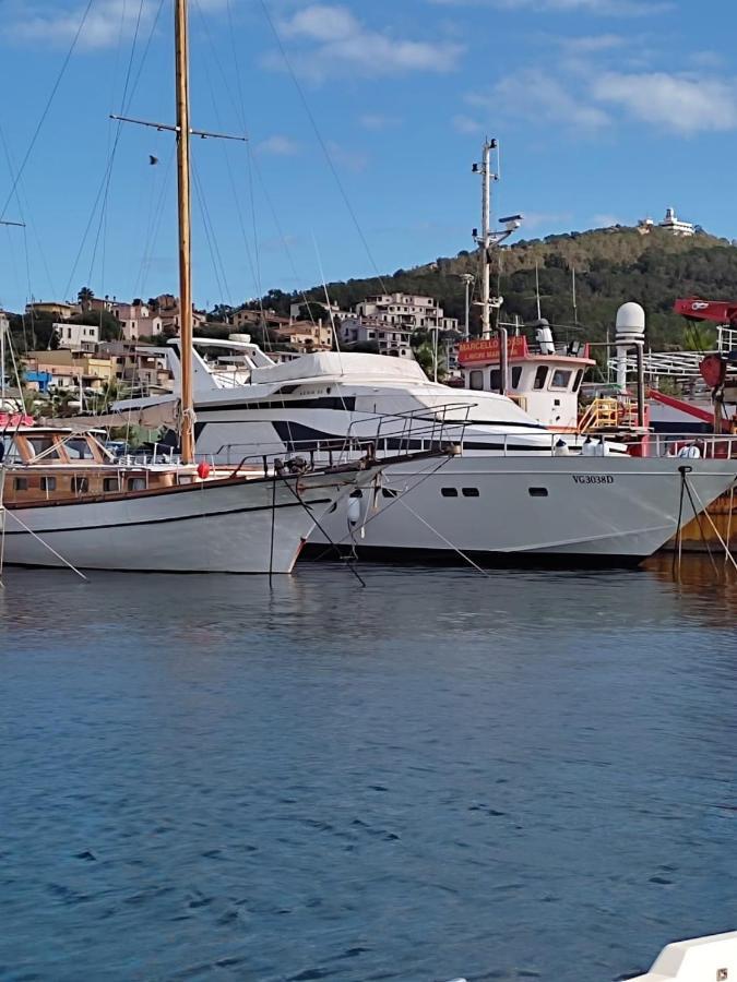 Boat & Breakfast Lucretia, Luxury Yacht Hotel อาร์บาตักซ์ ภายนอก รูปภาพ