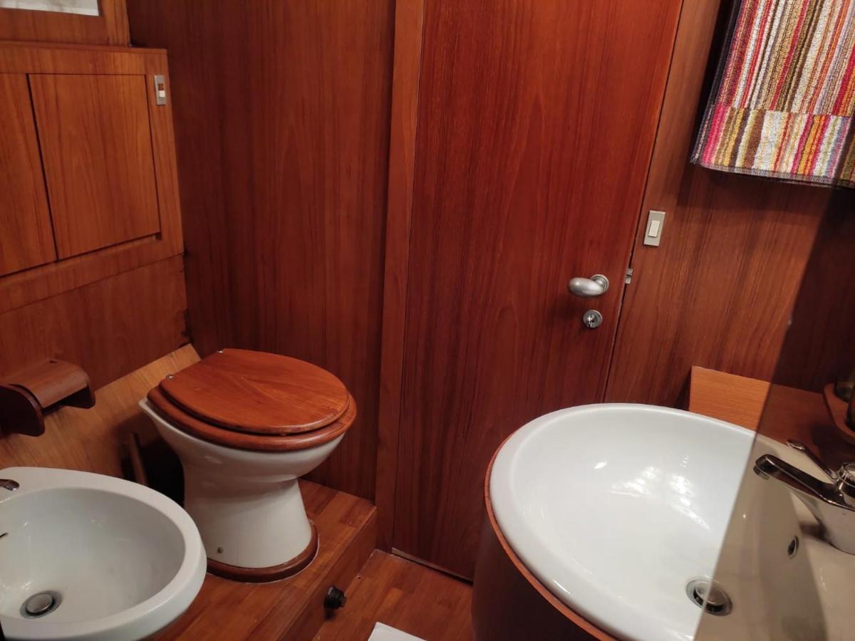 Boat & Breakfast Lucretia, Luxury Yacht Hotel อาร์บาตักซ์ ภายนอก รูปภาพ