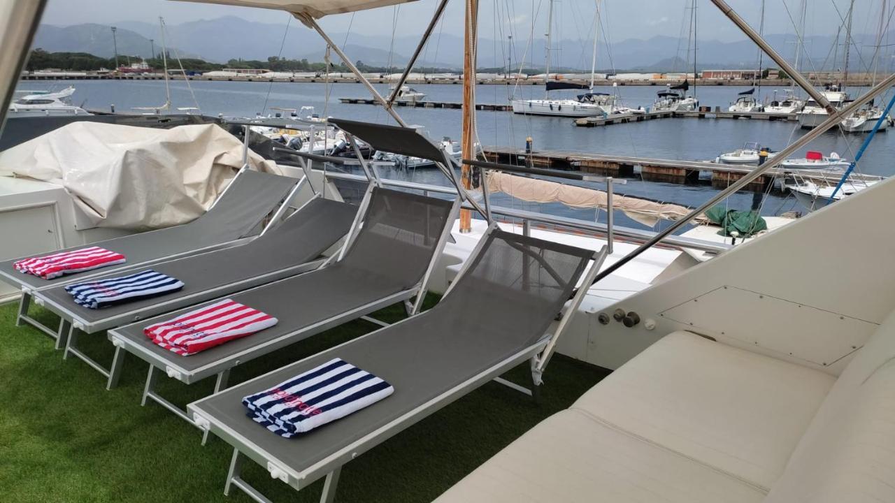 Boat & Breakfast Lucretia, Luxury Yacht Hotel อาร์บาตักซ์ ภายนอก รูปภาพ