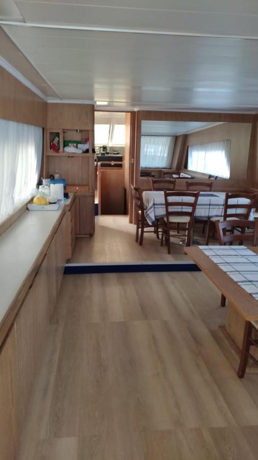 Boat & Breakfast Lucretia, Luxury Yacht Hotel อาร์บาตักซ์ ภายนอก รูปภาพ