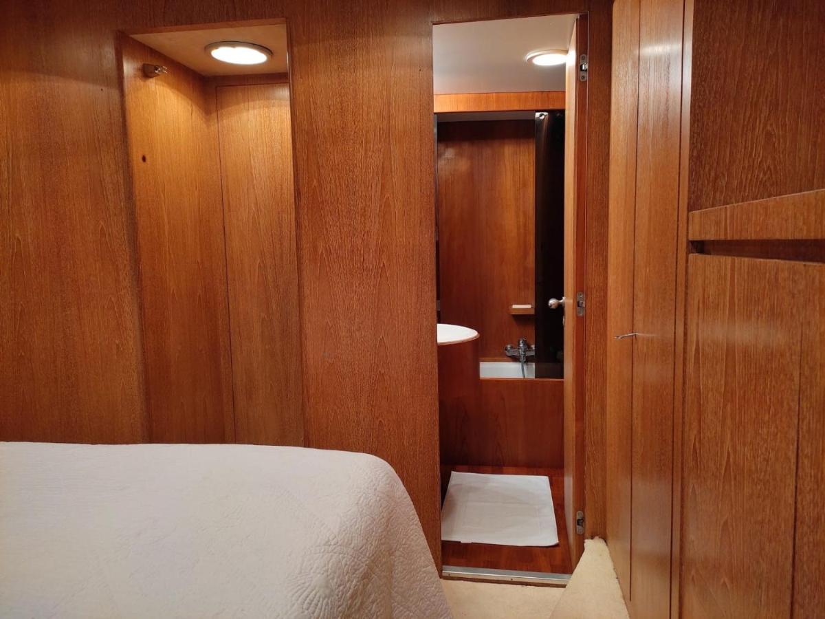 Boat & Breakfast Lucretia, Luxury Yacht Hotel อาร์บาตักซ์ ภายนอก รูปภาพ